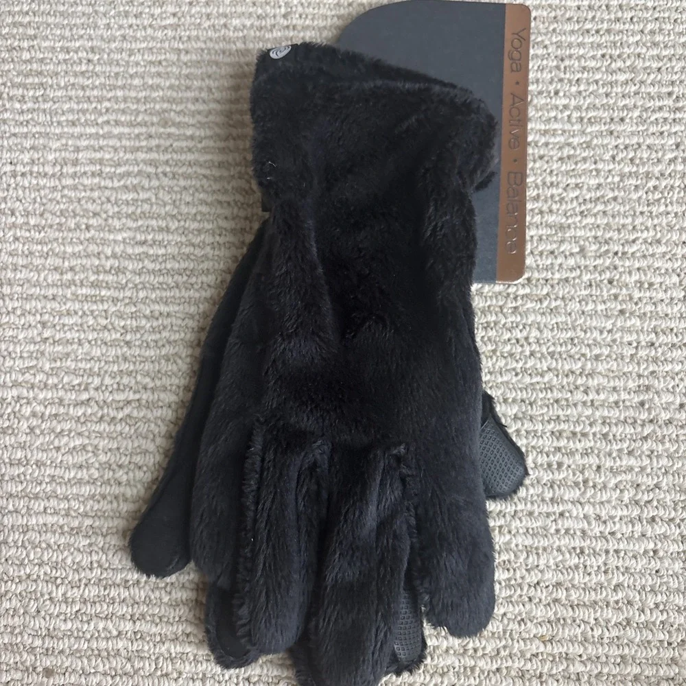 NWT Apana Cold Weather Active Black Fleece Touch Gloves S/M $24